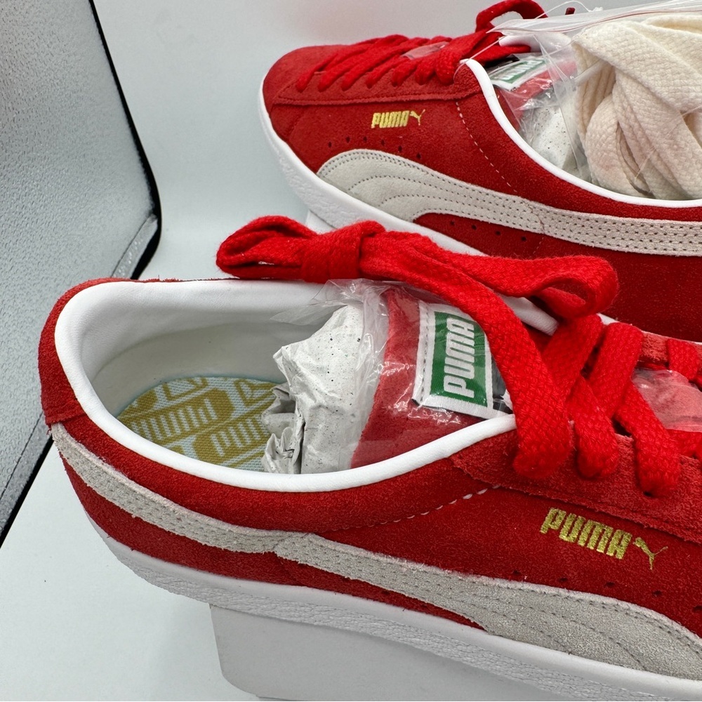 NWT Puma Suede VTG Textured Leather Sneakers , extra laces , high risk red white - Picture 7 of 16